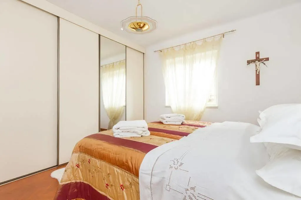 Apartments Dora