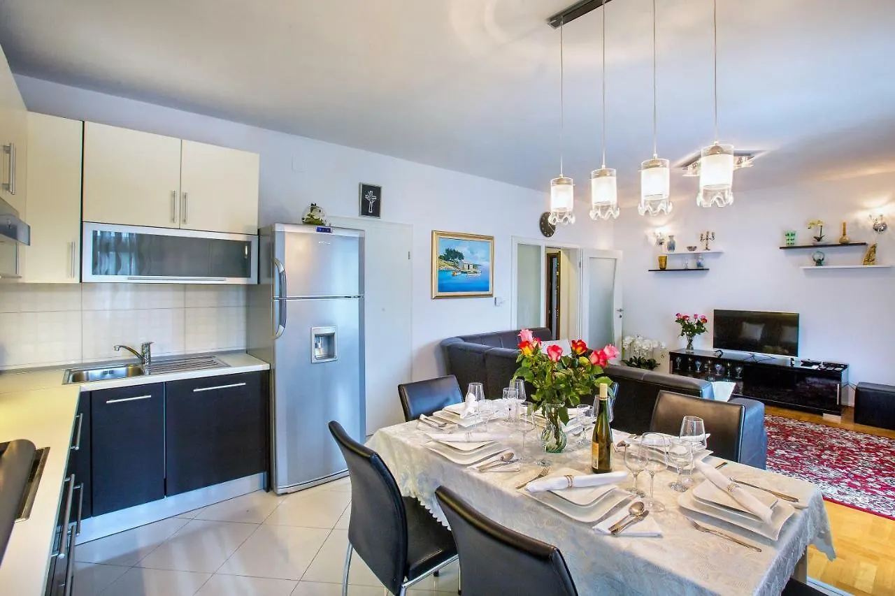 ספליט Apartments Dora