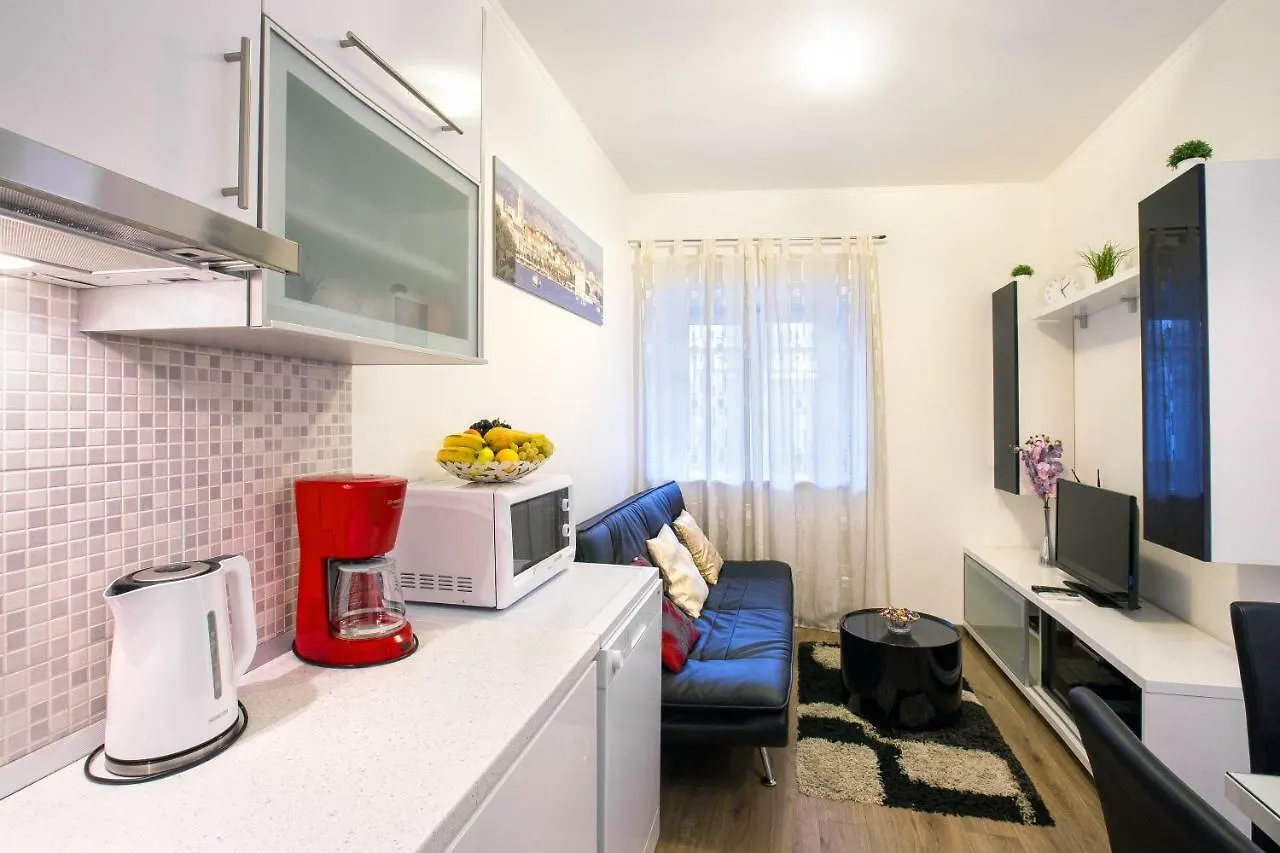 Apartments Dora